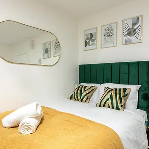  Apartment Exquisite Apartments- With Garden Lounge & games room United Kingdom