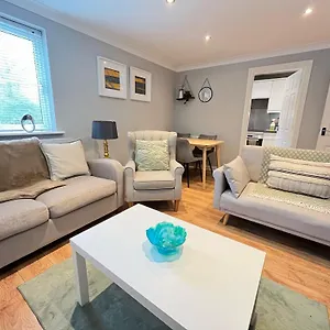  Apartment Gf Flat Sleeps 4, Parking For Contractors By Eagle Owl United Kingdom